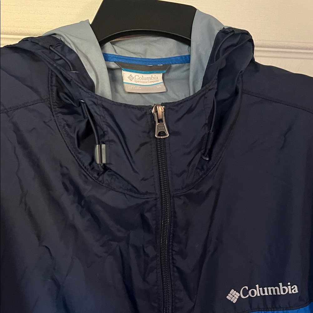 Columbia Men's Navy and Blue Windbreaker - Picture 2 of 3